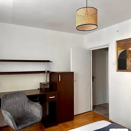 Lucky Modern Two Bukarest