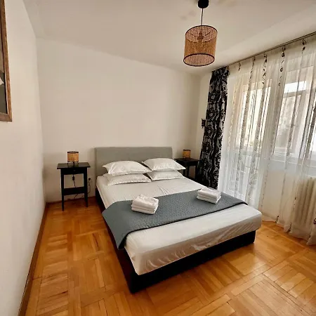 Lucky Modern Two Apartment